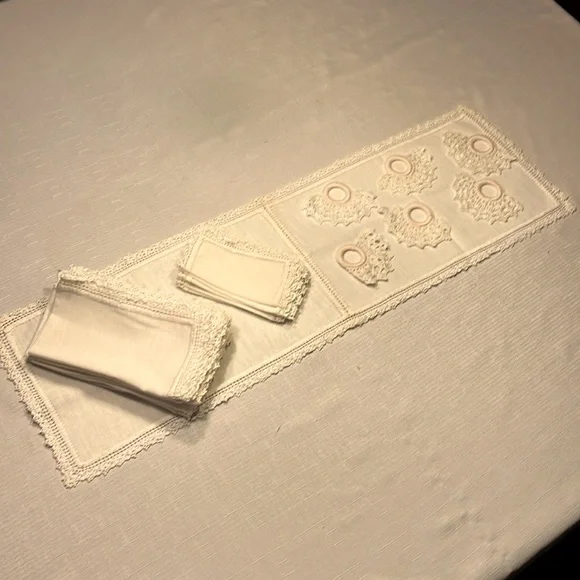 Gorgeous Vintage Crochet Set - Picture 13 of 16